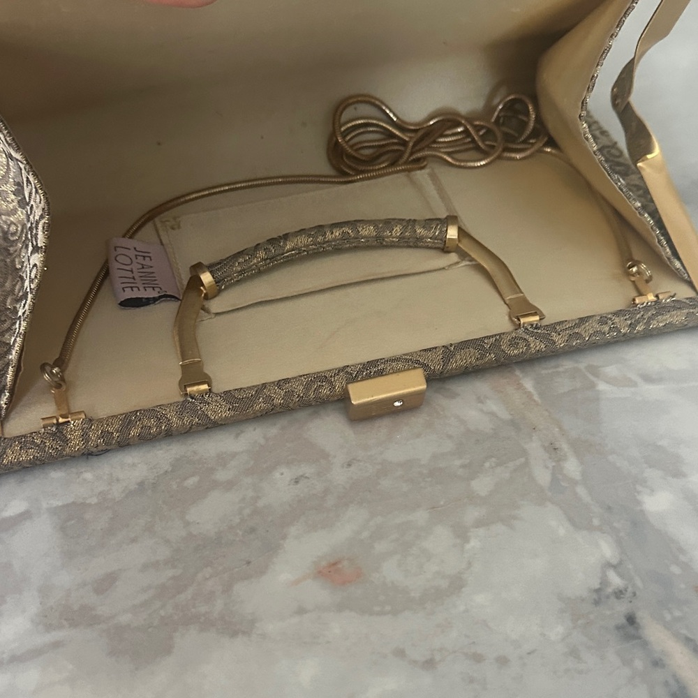 Luxurious Gold Patterned Purse - image 6